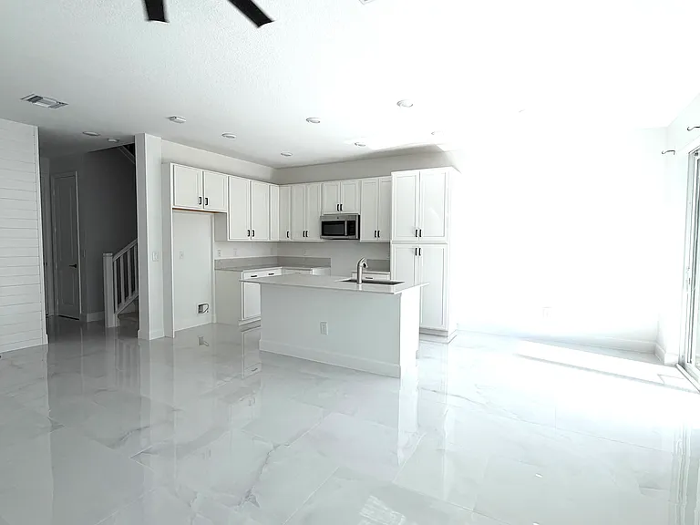 8974 Zevon Ct — Photo 11