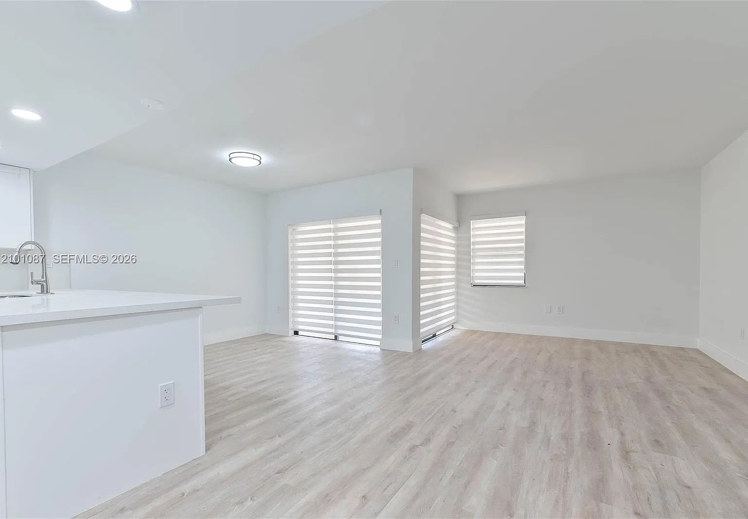 Kenland Pointe Condo Iii — Photo 3