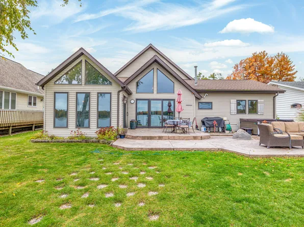 8122 W Royal Rd, Stanwood, MI 49346