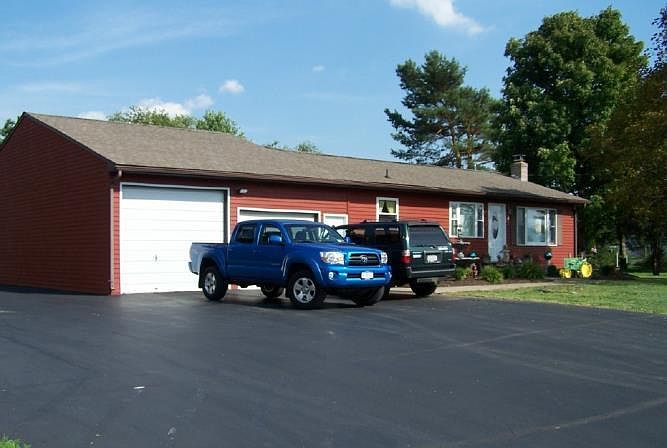 1st image of 8 Deo St
