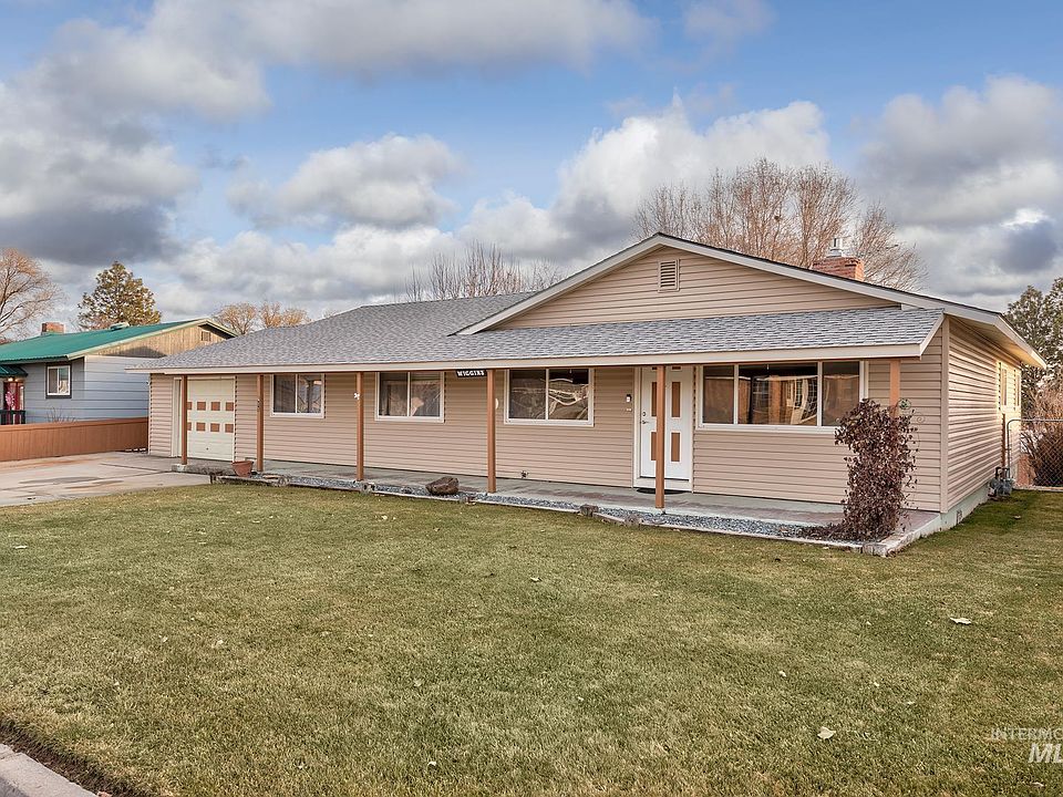 1st image of 611 W Indianhead Rd