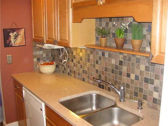 4th image of 827 E Sunset Ln