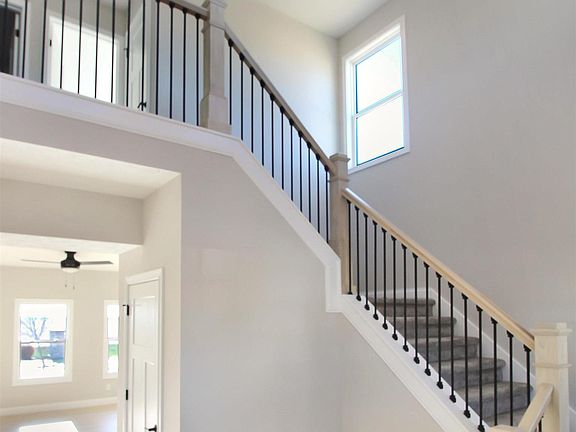 3rd image of 427 Haddington Ln
