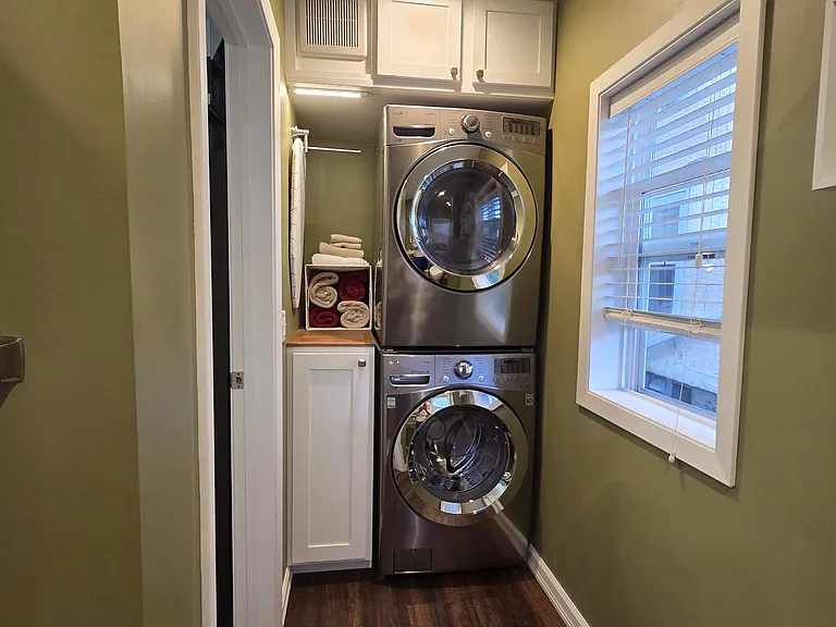 1519 Grand St NE #1 — Photo 5