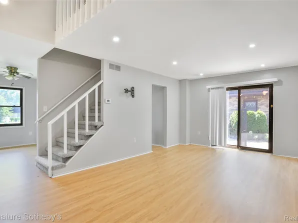 5025 Crooks Rd APT 42, Royal Oak, MI 48073