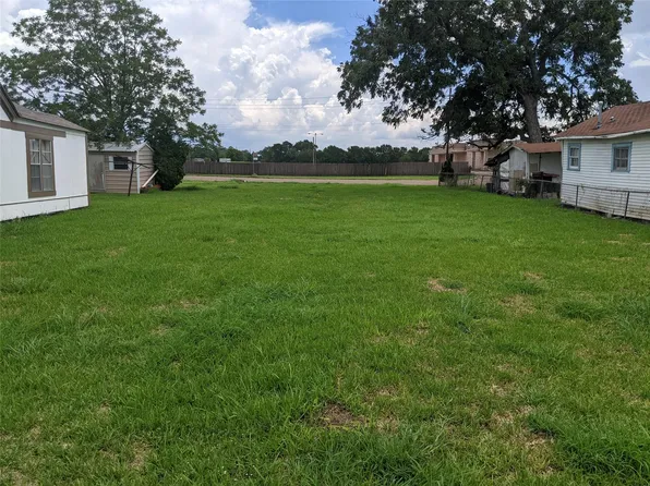107 Correll Ave, Wharton, TX 77488