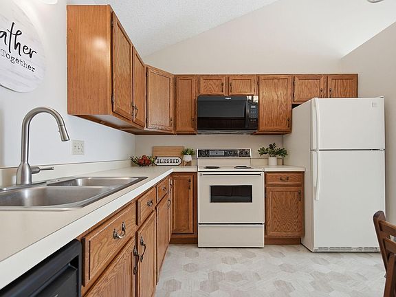 5th image of 3286 Greenbrier St #3286C