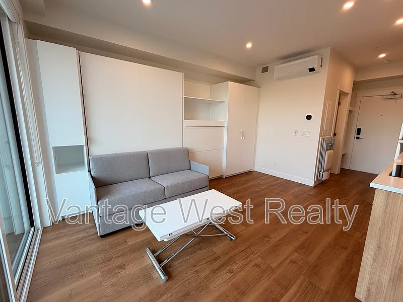Studio, 1.0 bath, 340 sqft, $1,475 — Photo 3