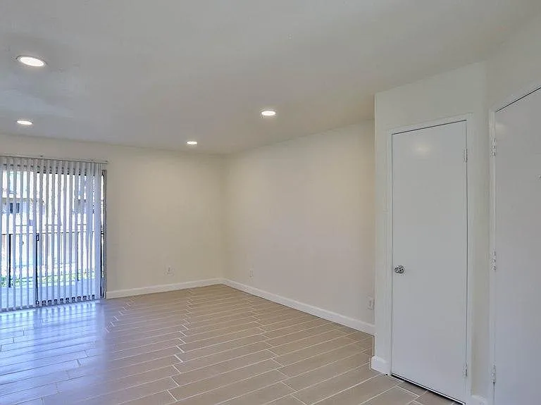 4201 W 5th St #205 — Photo 21