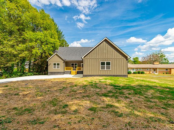 3rd image of 2039 Linwood Cir