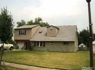 197 Kingfisher Rd, Levittown, NY 11756