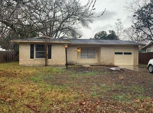 422 E Wright Blvd, Universal City, TX 78148