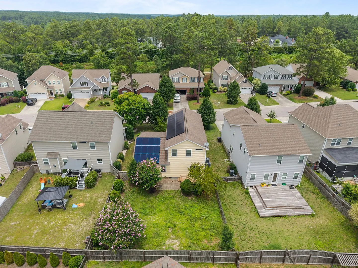 Spacious 3BR Home with Fenced Yard & Flex Space — Photo 4
