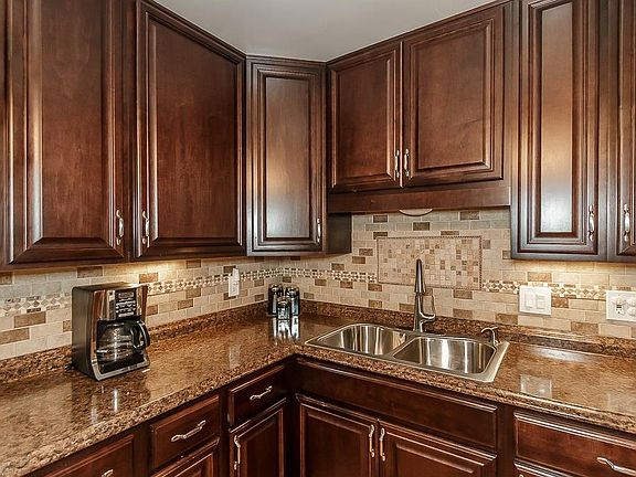 4th image of 774 E 344th St