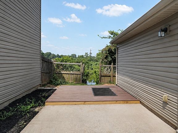 4th image of 3196 Penn Meade Way