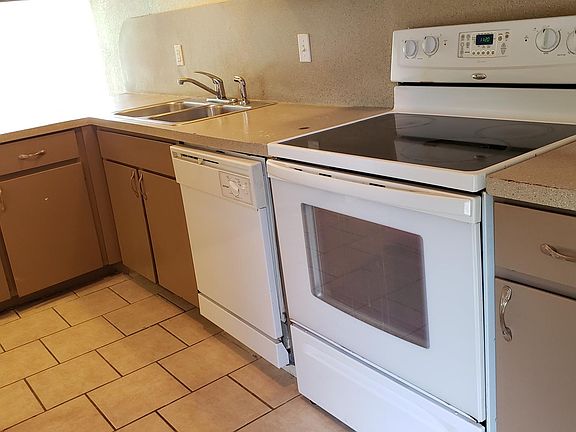 2nd image of 803 Oakland St APT 8