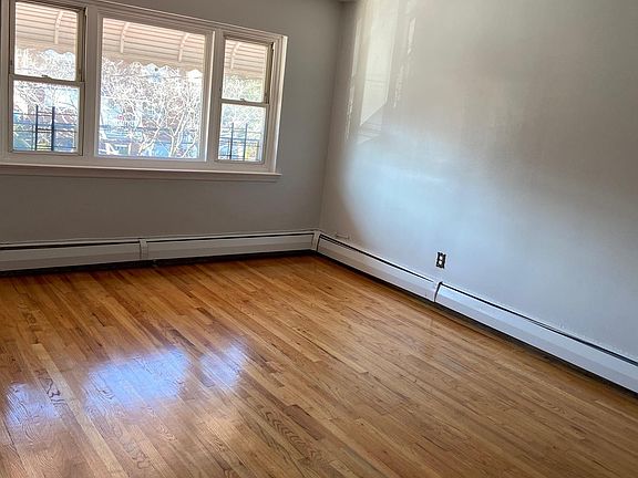 4th image of 2422 Wilson Ave #2