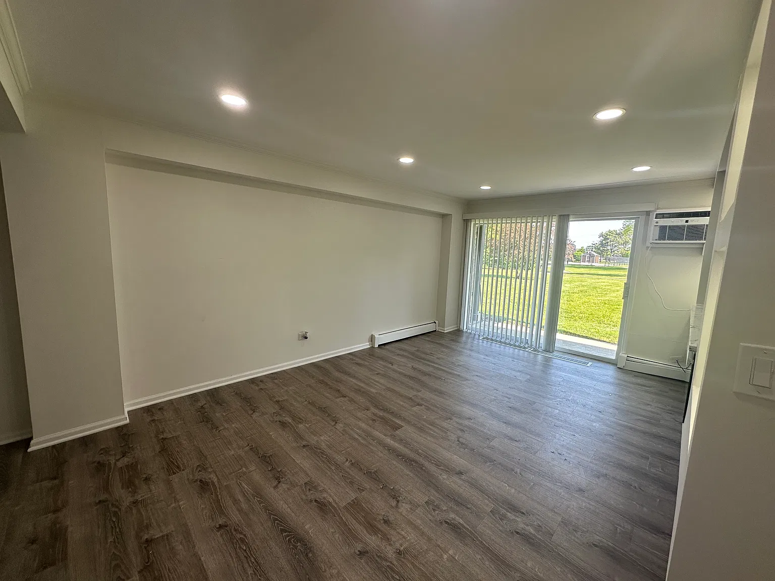 2 bed, 850 sqft, $2,000 — Photo 3