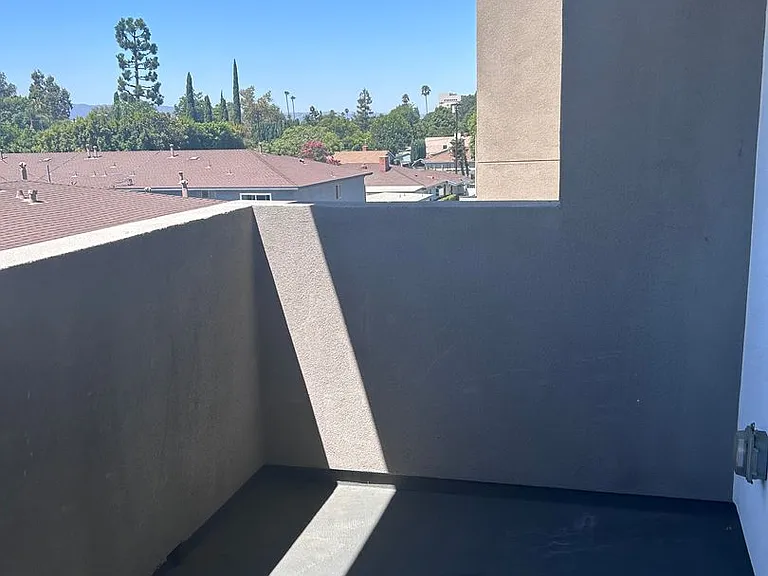 V on Victory Apartments — Photo 48