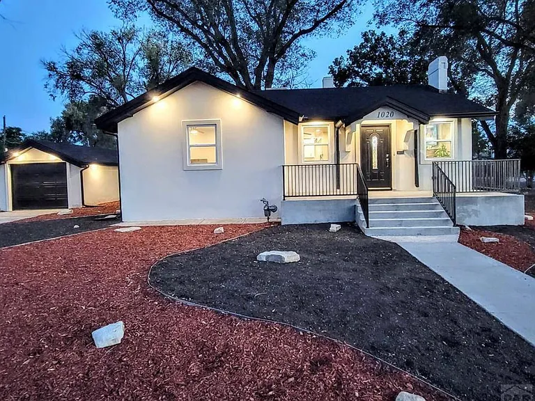 Aqua Ave — Photo 1