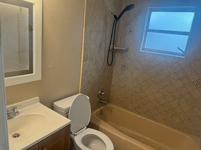 3923 Rockefeller Ave — Photo 6