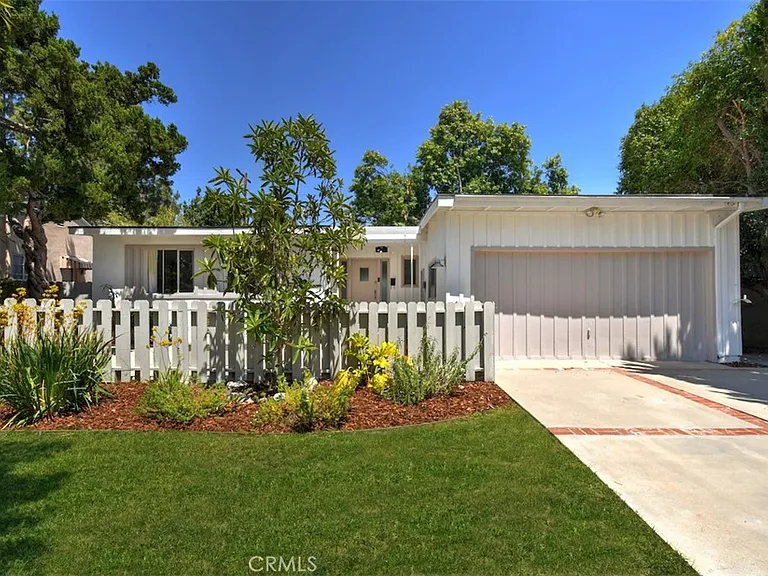 5836 Wish Ave — Photo 3
