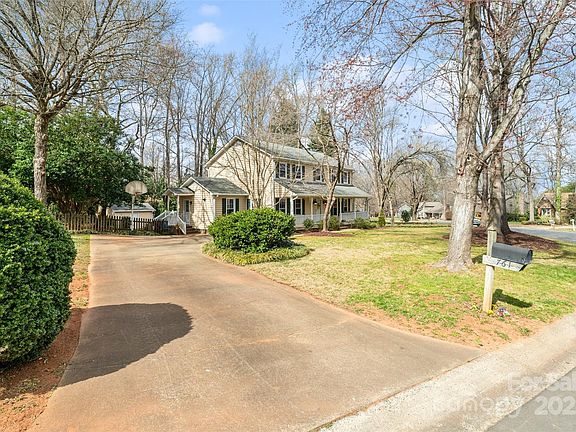 3rd image of 761 Summerwood Dr