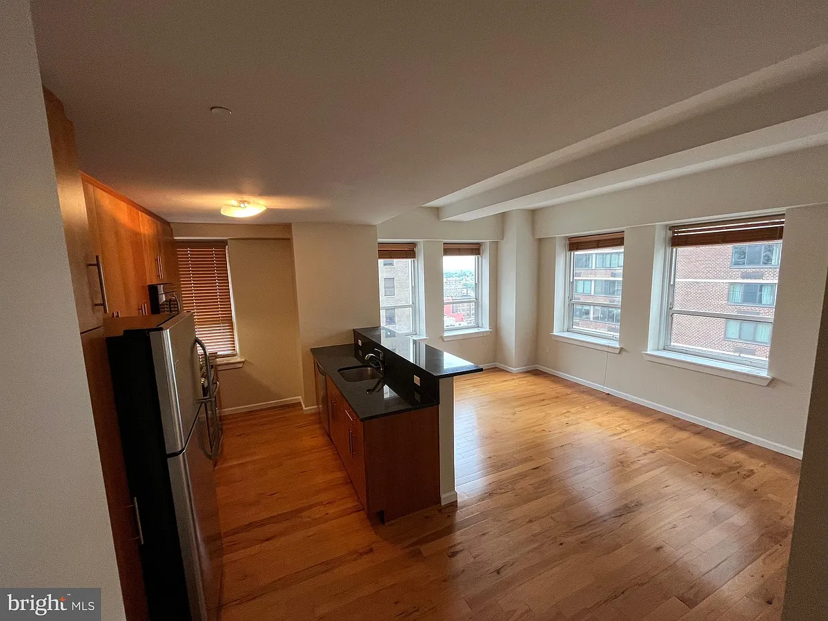 Building Photo - 1425 Locust St #16B