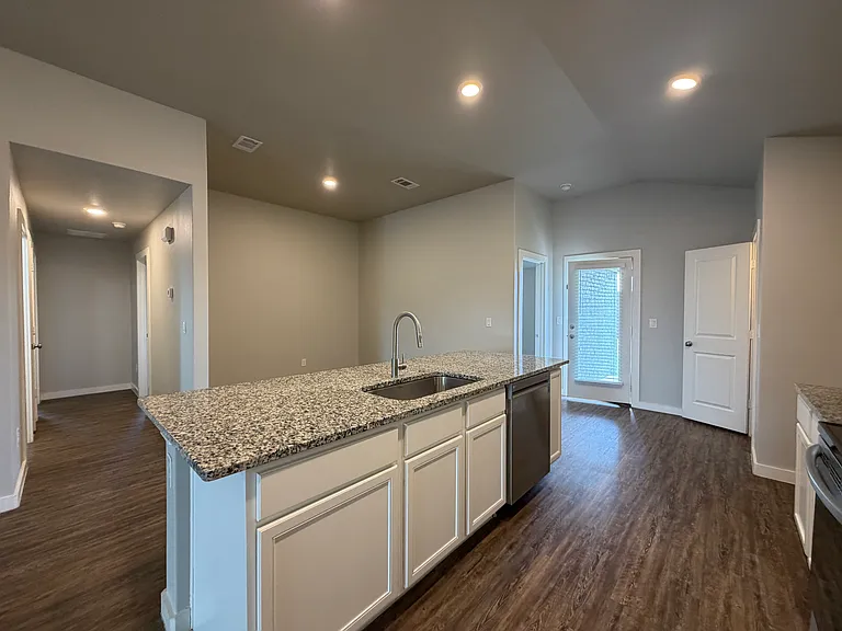 2911 Abbeville Ave — Photo 8