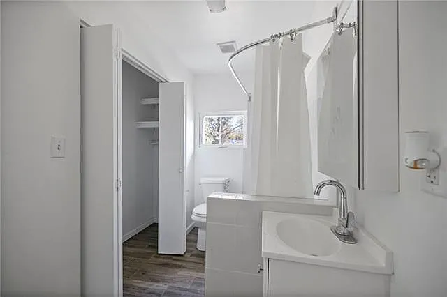 112 N Scanlan St — Photo 11