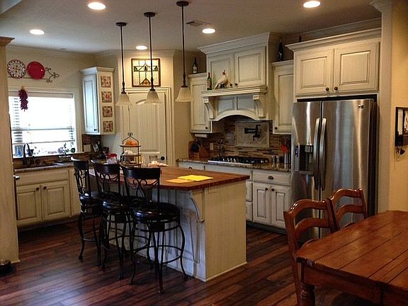 3rd image of 111 Glen Rose Trl