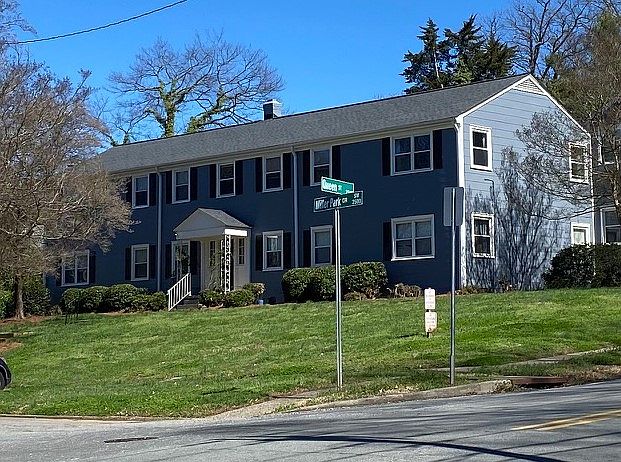 All buildings at Miller Park Circle were recently painted. View from Queen Street.