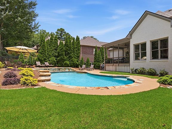 2nd image of 1021 Sandhurst Cir