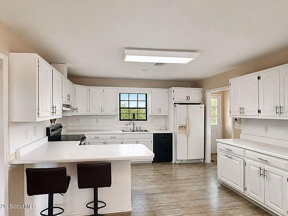 4th image of 5690 Drusilla Ln