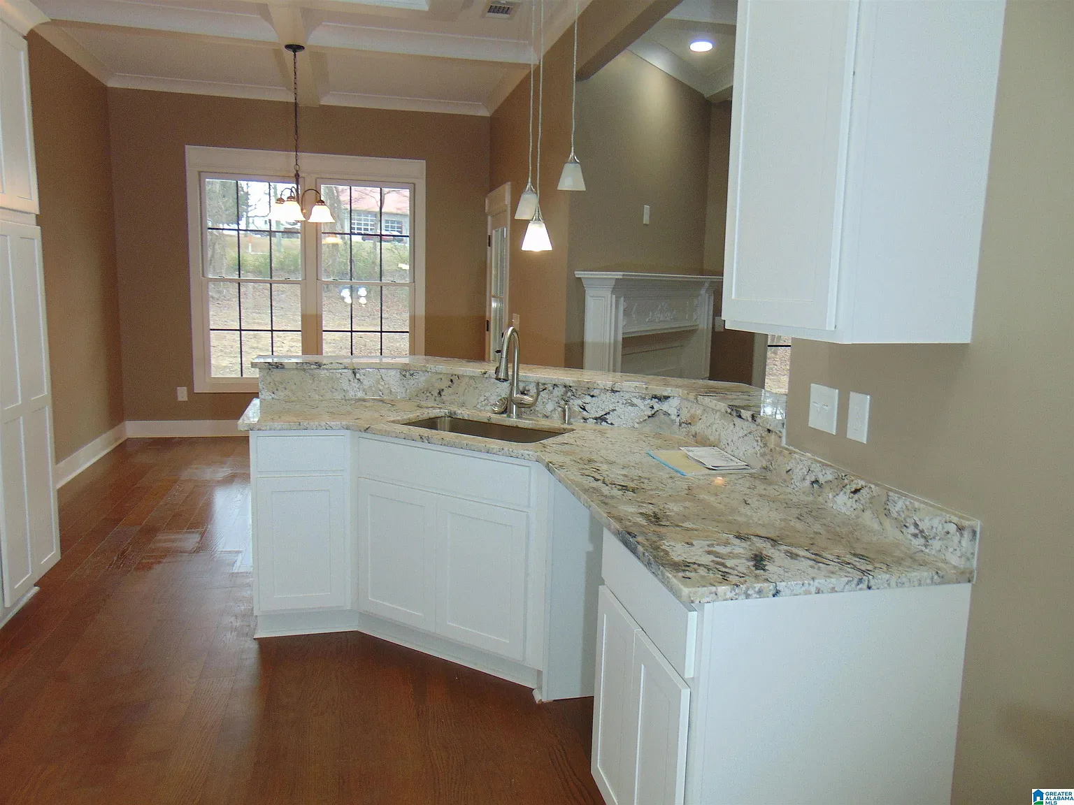 4 bed, 3.5 bath, 2070 sqft, $3,000 — Photo 4