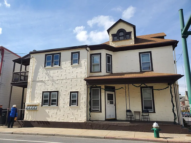 145 E North Ave — Photo 2