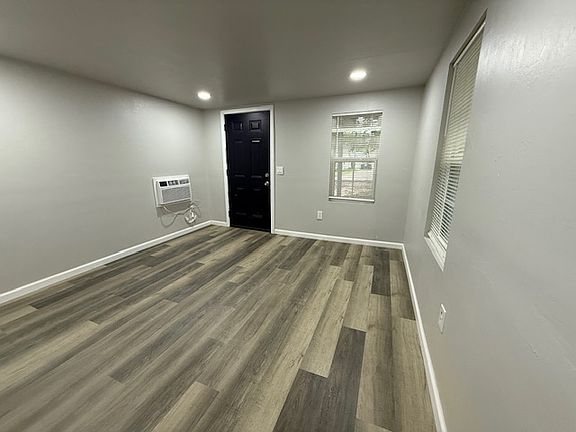 3rd image of 344 SE 43rd St