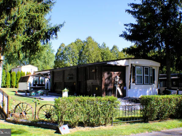 39 Creekside Ln, Carlisle, PA 17015