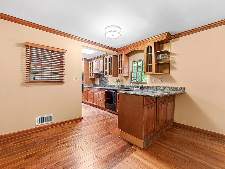 2895 Shelly Dr SW — Photo 6