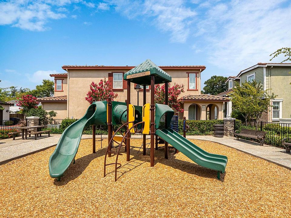 2nd image of 2984 Bella Dr