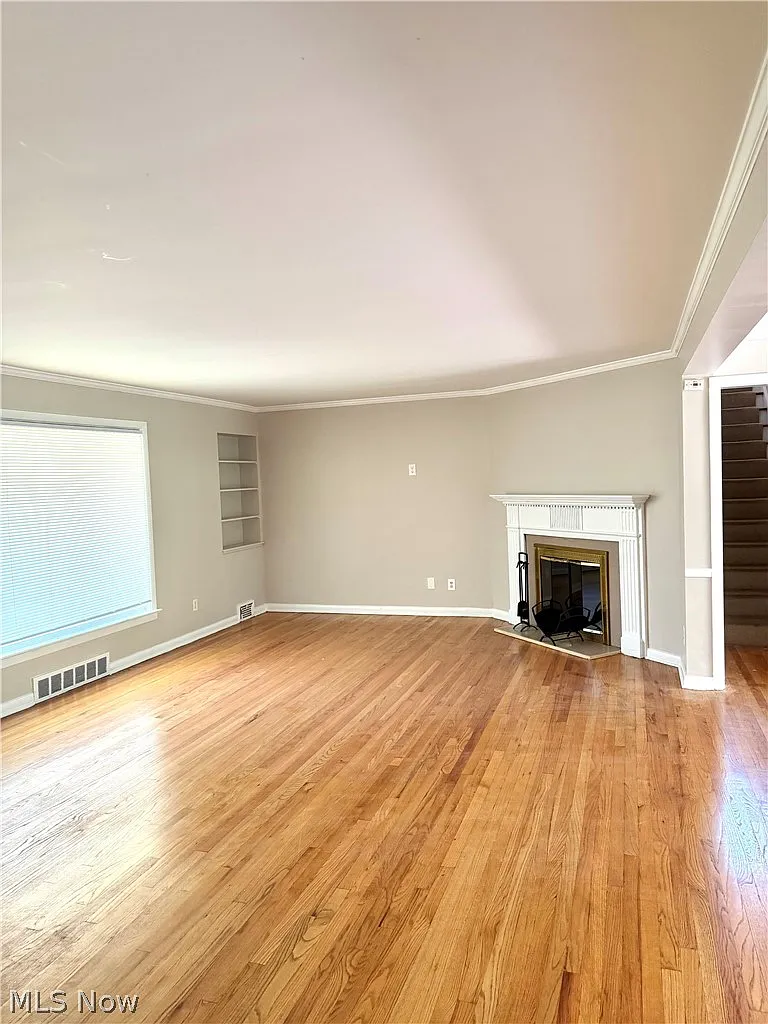 5 bed, 3.5 bath, 3424 sqft, $4,200 — Photo 2