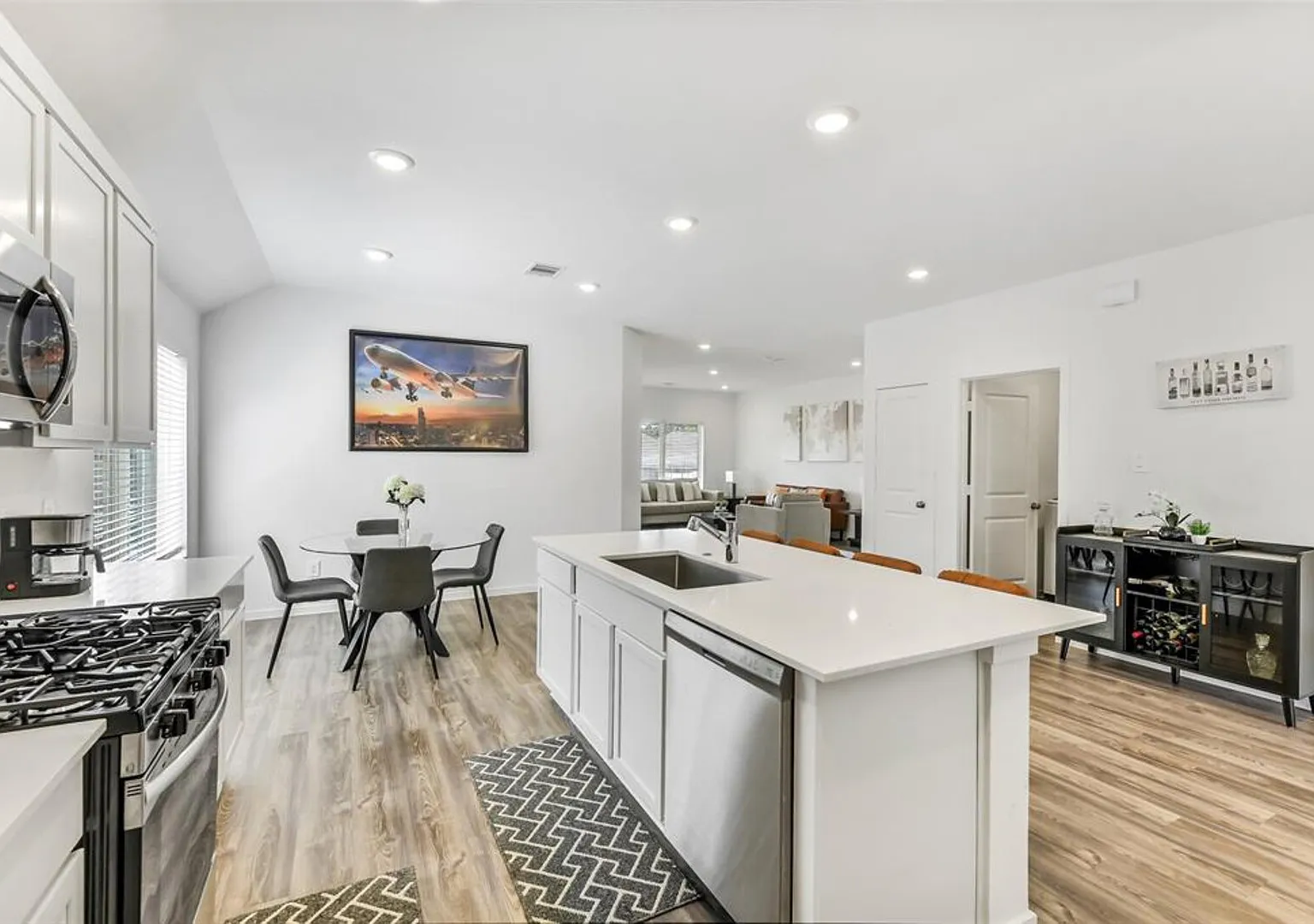 New Luxury Smart Home — Photo 1