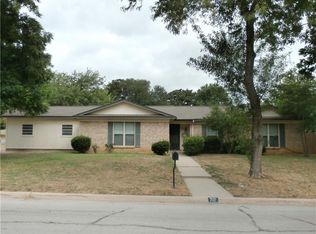717 James St, Azle, TX 76020