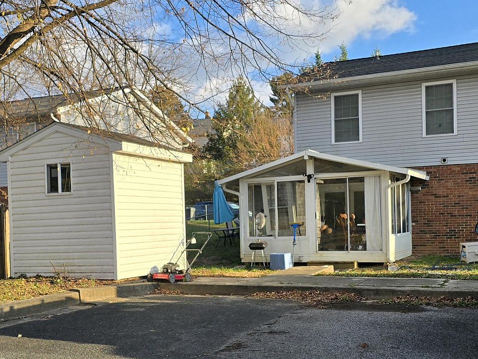 2nd image of 164 S Court St