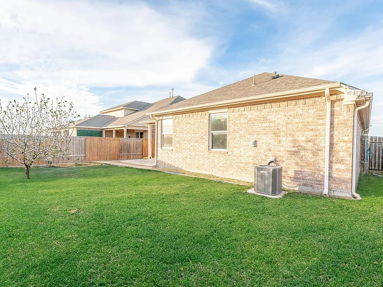 437 Lipizzan Ln — Photo 23