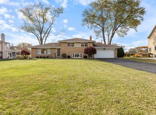 6N556 Fairway Ln, Itasca, IL 60143