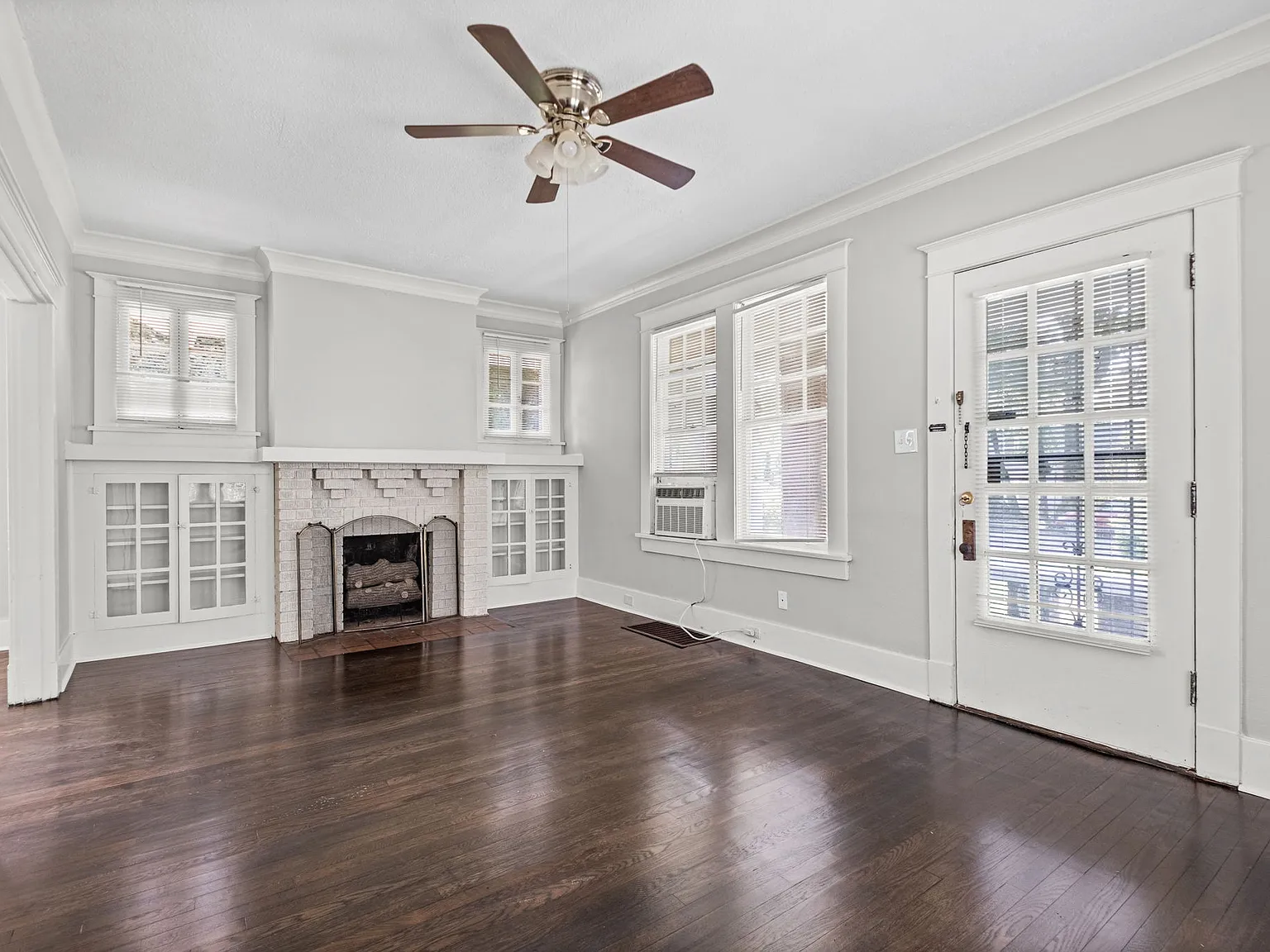 4 bed, 1564 sqft, $1,900 — Photo 3