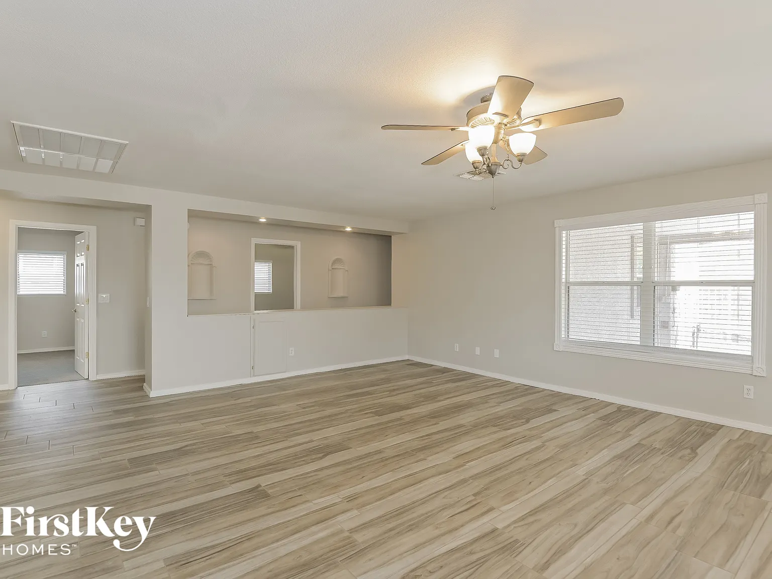 3 bed, 2.0 bath, 1990 sqft, $2,320 — Photo 4
