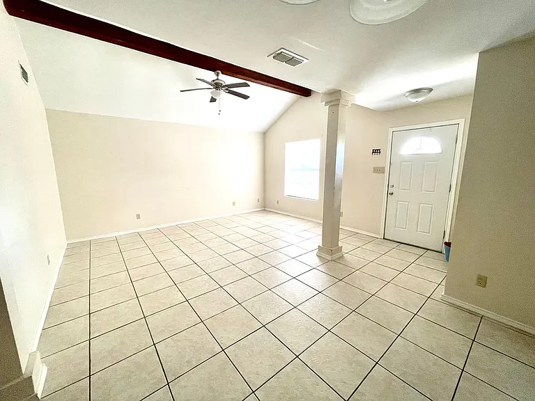 231 Malaga Dr — Photo 3