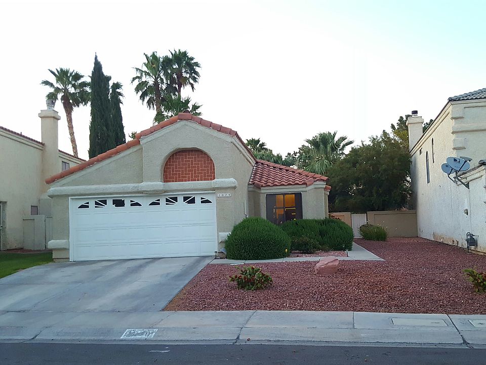 2nd image of 2079 Waverly Cir